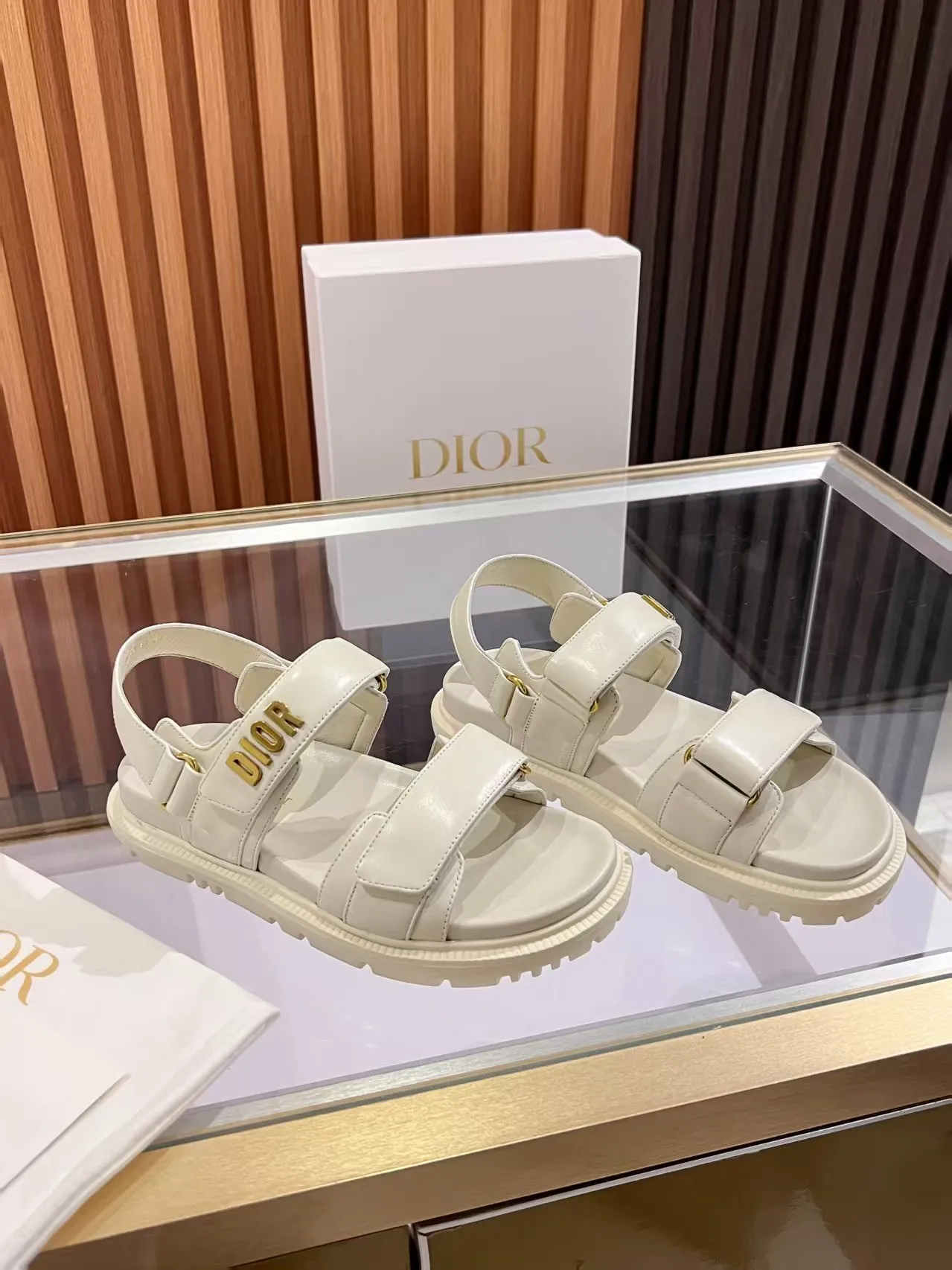 👟👟Ex-factory price 480👟👟 Dior classic popular sandals Step into the fashion territory of Dior slippers and encounter the ultimate fusion of elegance and comfort. The upper is engraved with the Christian Dior Paris logo using exquisite embroidery technology. The delicate stitching tells the brand's profound heritage and is fully recognizable.   Made of high-quality materials, it feels soft and fits your feet, as if it is a gentle care tailor-made for your feet. The sole is carefully designed and engraved with Christian Dior's lucky star symbol. It is not only a beautiful embellishment, but also provides reliable grip, making every step steady and secure.   It has a simple design and is easy to put on and take off. Whether it is a lazy weekend or a pleasant vacation, it can be easily adapted. Whether paired with casual shorts, casual jeans, or an elegant dress, Dior slippers can instantly enhance the overall style and show a casual fashion attitude.   Dior slippers, in the name of fashion, inject luxurious charm into your life and accompany you with every step you take with confidence and elegance. Material: Fine genuine cowhide upper, outsole, TPR, non-slip and wear-resistant, code number: 35-41 (42 customized)